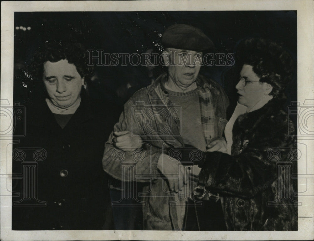 1946 Press Photo Hector Verburgh, wife Mary, Mrs. Germaine Group - Historic Images