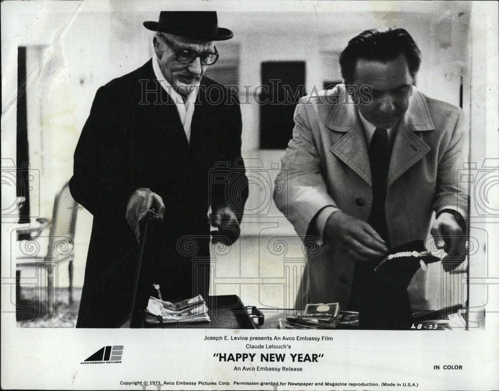 1973 Press Photo Lino Ventura Stars IN &quot;Happy New Year&quot; - Historic Images