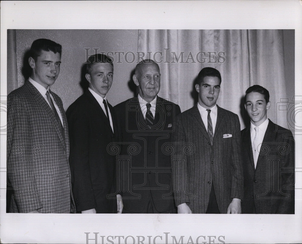 1960 Press Photo Congressmen Laurence Curtis Poses With High School Seniors - Historic Images