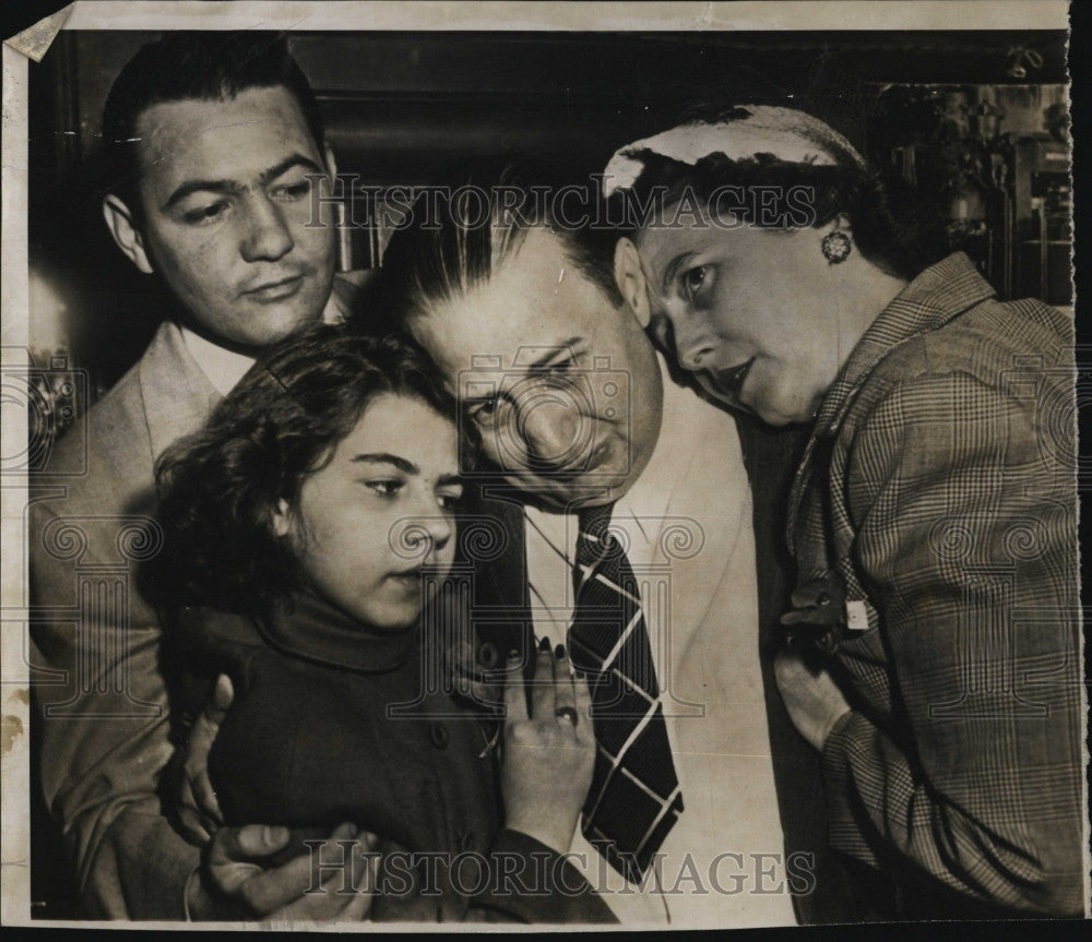 1952 Press Photo Harry Stoebe &amp; Family as he was convicted of murder of wife - Historic Images