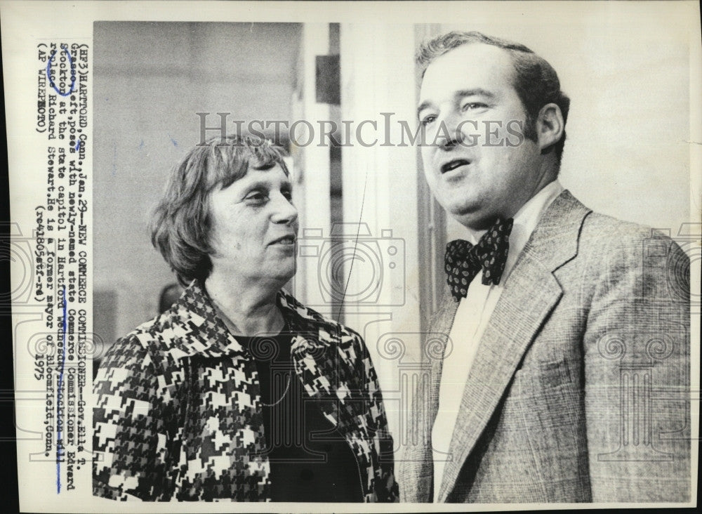 1975 Press Photo State Commerce Commissioner Edward Stockton In State Capitol - Historic Images