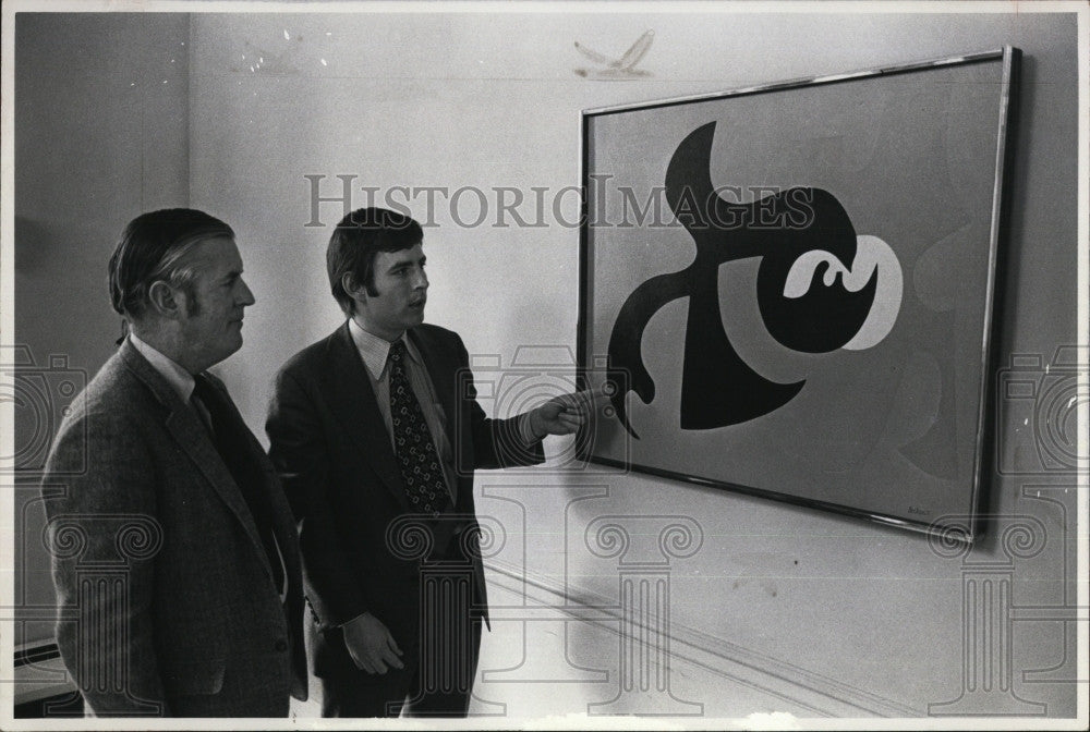 1975 Press Photo Ted Stockman Outpatient Admin At MA Eye And Ear Infirmary-James - Historic Images