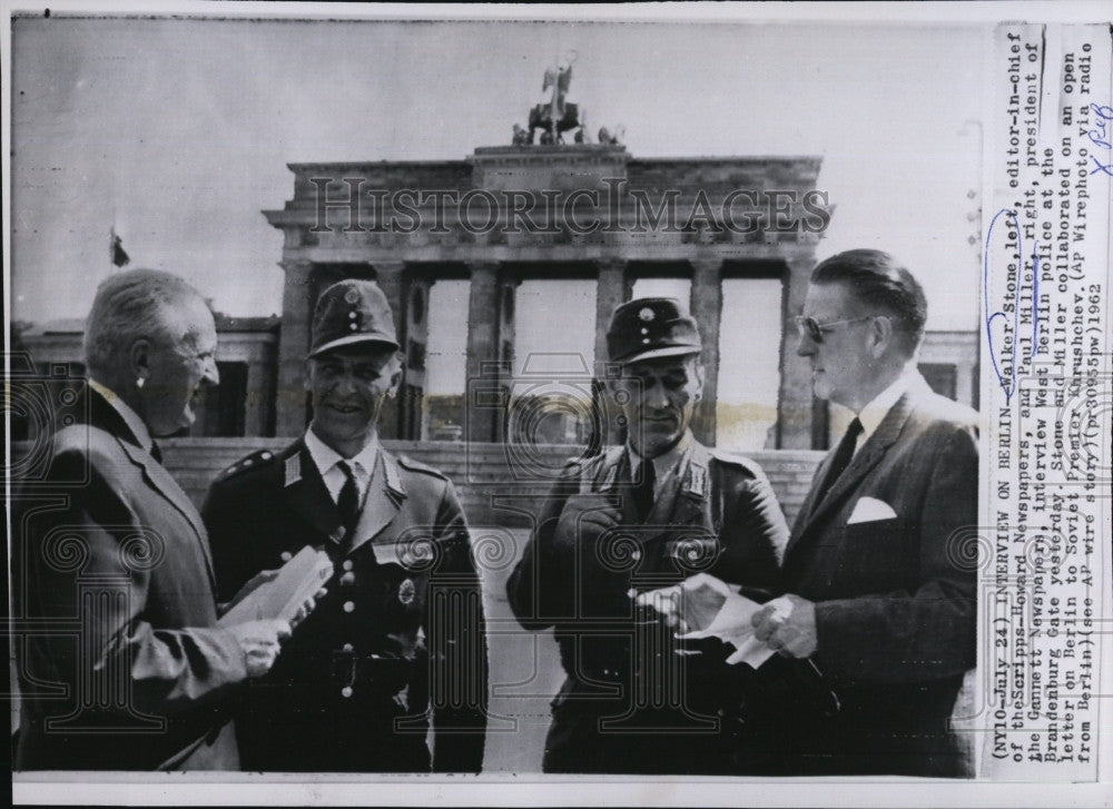 1962 Press Photo Walter Stone, Paul Miller, West Berlin Police - Historic Images