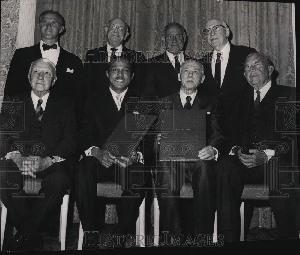 1969 Press Photo O. Hausserman, Mayor Carl Stokes, Dr. S. Farber, H. Hodgkinson - Historic Images