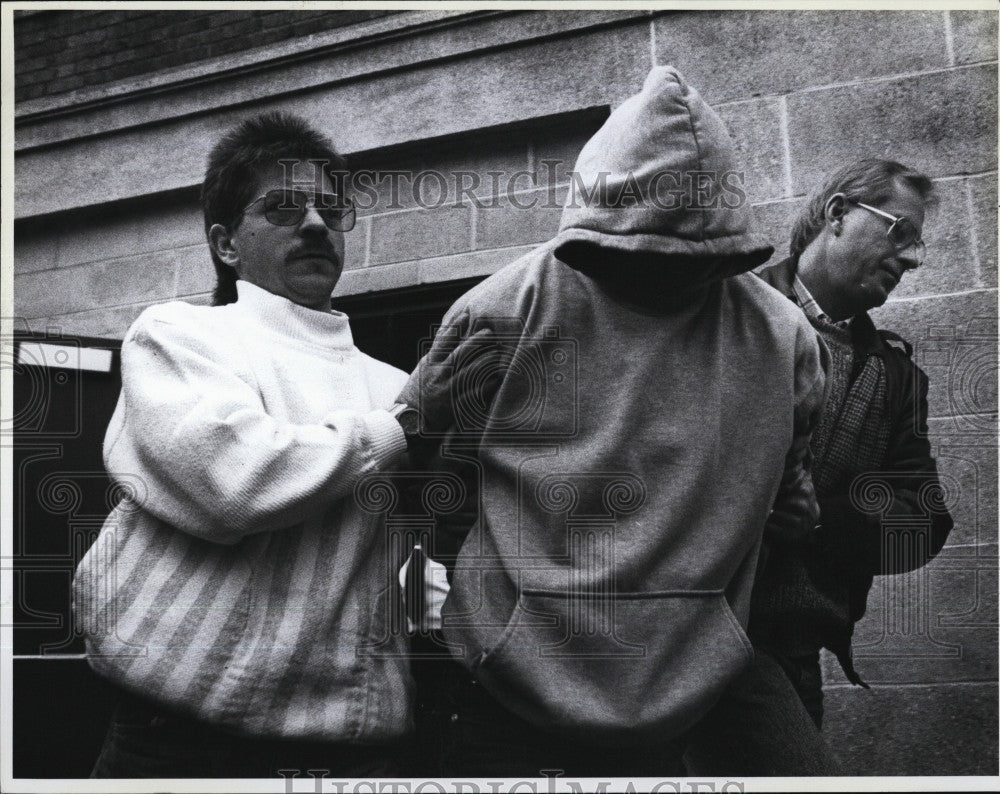 1990 Press Photo Ronald Stoles With Parole Officers at Court - Historic Images