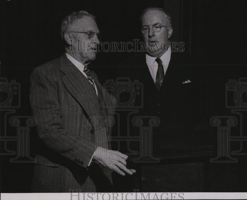 1954 Press Photo Sen. Edward Stone of Cape Cod, President Walter Burse - Historic Images