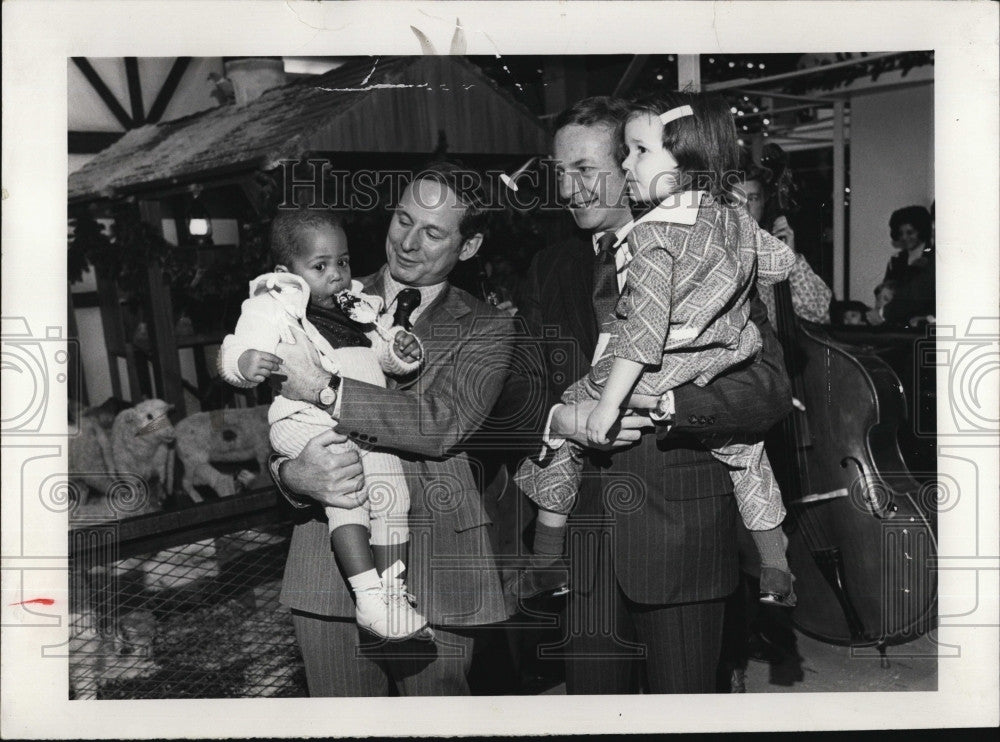 Vernon Beldon Jr. Ann Ritchie at the Enchanted Village 1972 Vintage ...