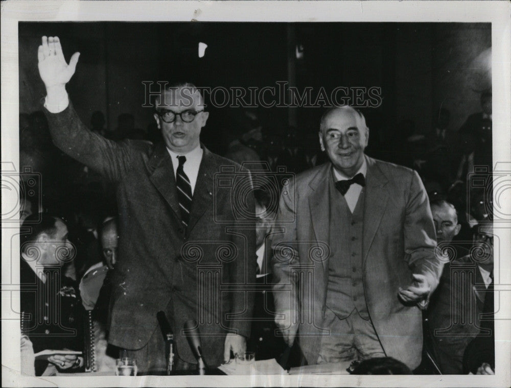 1954 Press Photo Army Secy Robert Stevens Takes Oath Before Testifying McCarthy - Historic Images