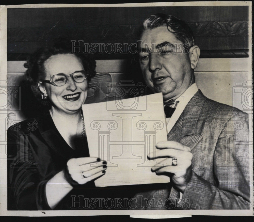 1948 Press Photo Atty. Gen. Tom Clark &amp; Mrs. Grace Stewart, new Exec. Asst. - Historic Images