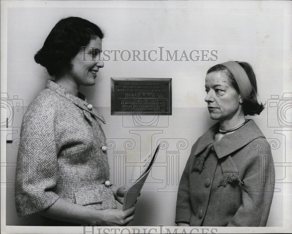 1965 Press Photo Mrs. Harborne W. Stuart &amp; Mrs. Peter A Wick Honor Helen Moss - Historic Images