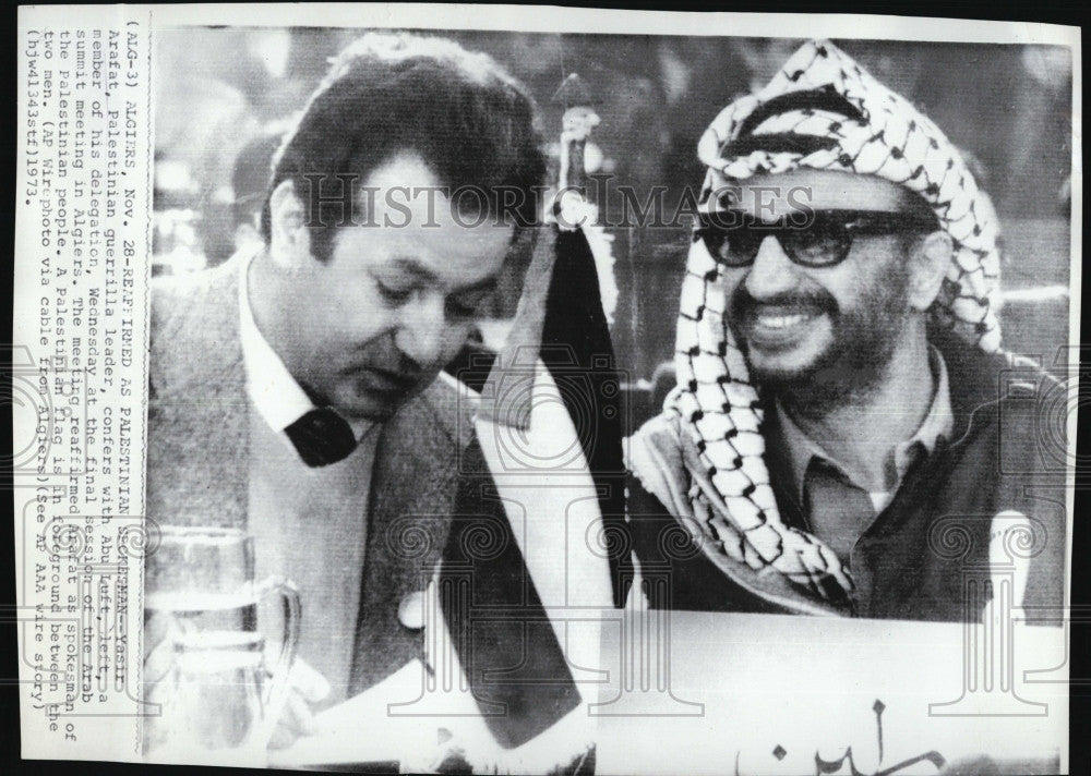 1973 Press Photo Delegate Abu Luft with Palestinian Leader Yasir Arafat - Historic Images