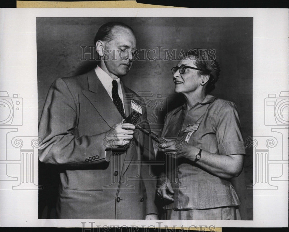 1953 Press Photo Pres.Dr.Robert B.Downs of American Library,turn over the Gavel. - Historic Images