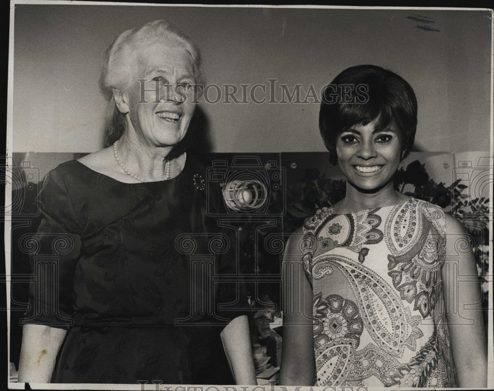 1967 Press Photo Mrs. Malcolm Peabody, Leslie Uggams - Historic Images