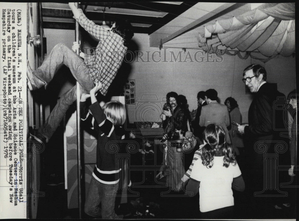 1976 Press Photo Rep Morris Udall Democrat Arizona at Children&#39;s Museum - Historic Images