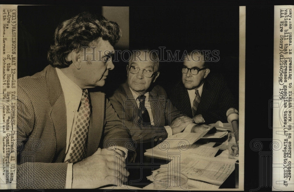 1975 Press Photo Al Ulman Democrat Oregon of House Ways &amp; Means Committee - Historic Images