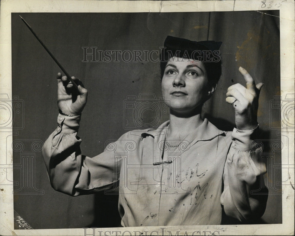 1944 Press Photo Peggy Stuart Conductor For Boston Junior League Orchestra - Historic Images