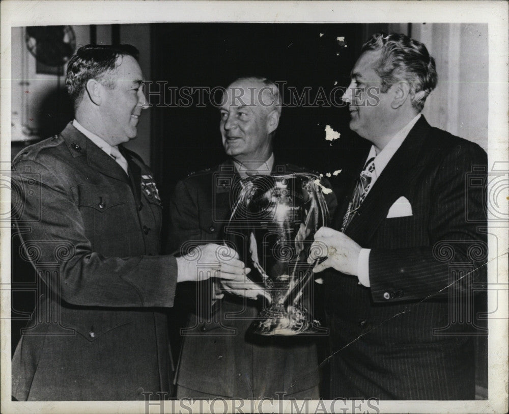 1944 Press Photo Warrant Officer Charles Brown Awarded By General P. H. Torrey - Historic Images