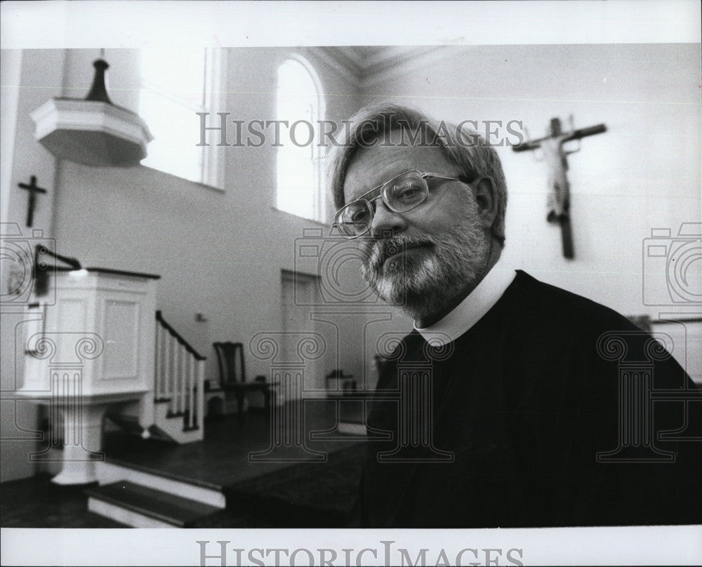 1997 Press Photo Father Robert Stiefer at Christ Episcopal Church - Historic Images