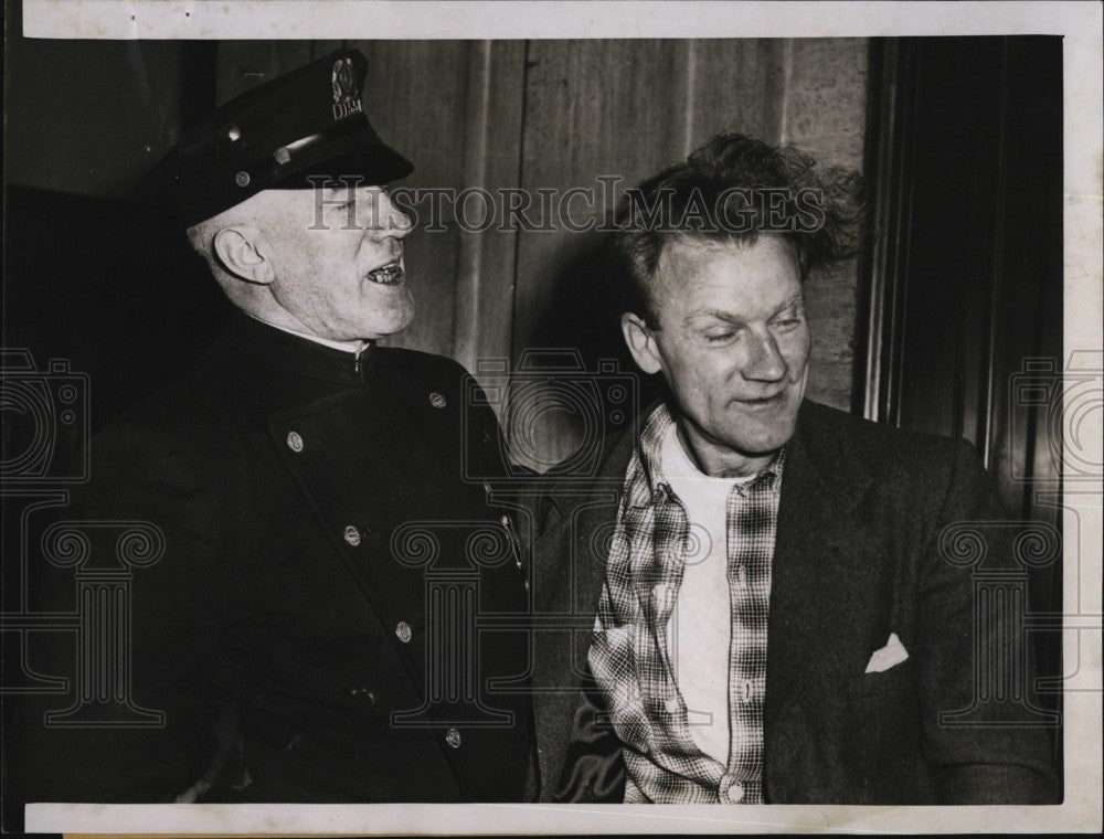 Press Photo Patrolman Timothy Cahil &amp; Prisoner C.E. Tarchinski - Historic Images