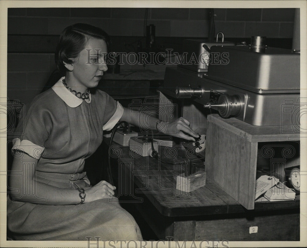 1955 Press Photo Martha Jane Stickel, RCA Scholarship at Wellesley College - Historic Images