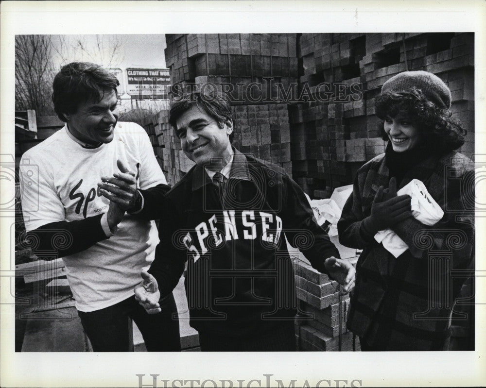 1986 Press Photo Actor Robert Urich &amp; Mike Dukakis &amp; Susan Silverman - Historic Images