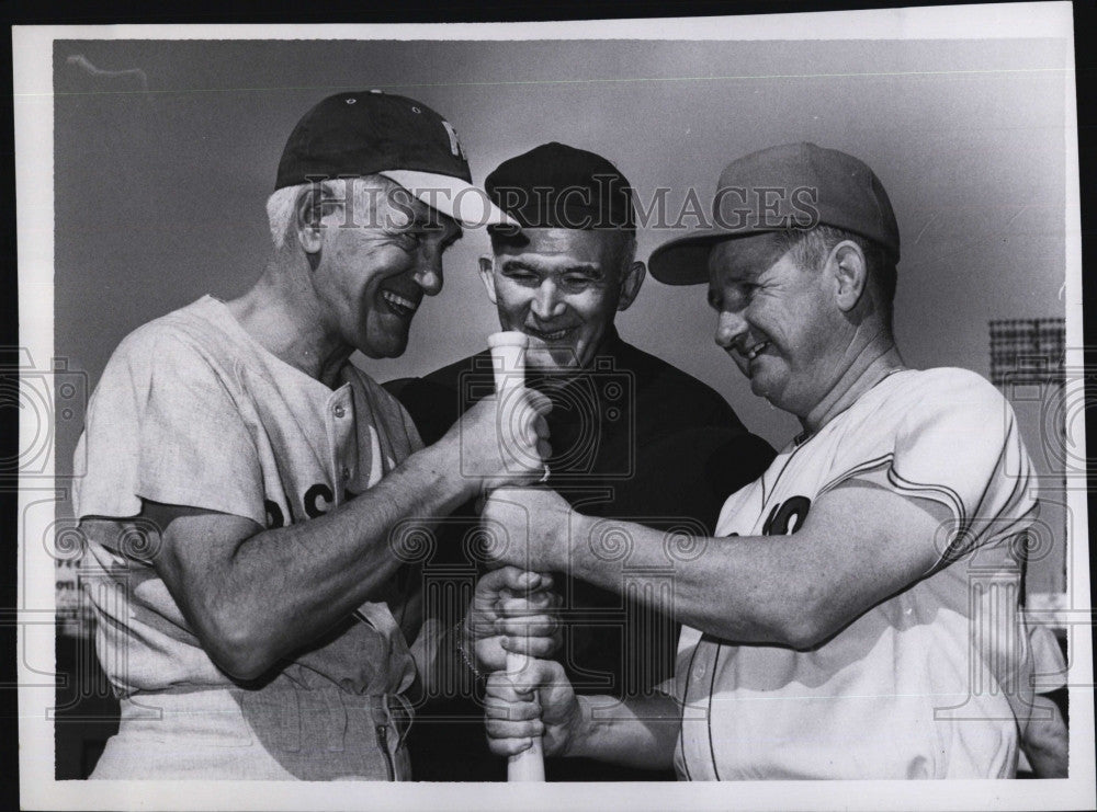 1964 Press Photo Umpire Dave Campbell,Rep Theo Vaitas &amp; Rep Raymond Rourke - Historic Images