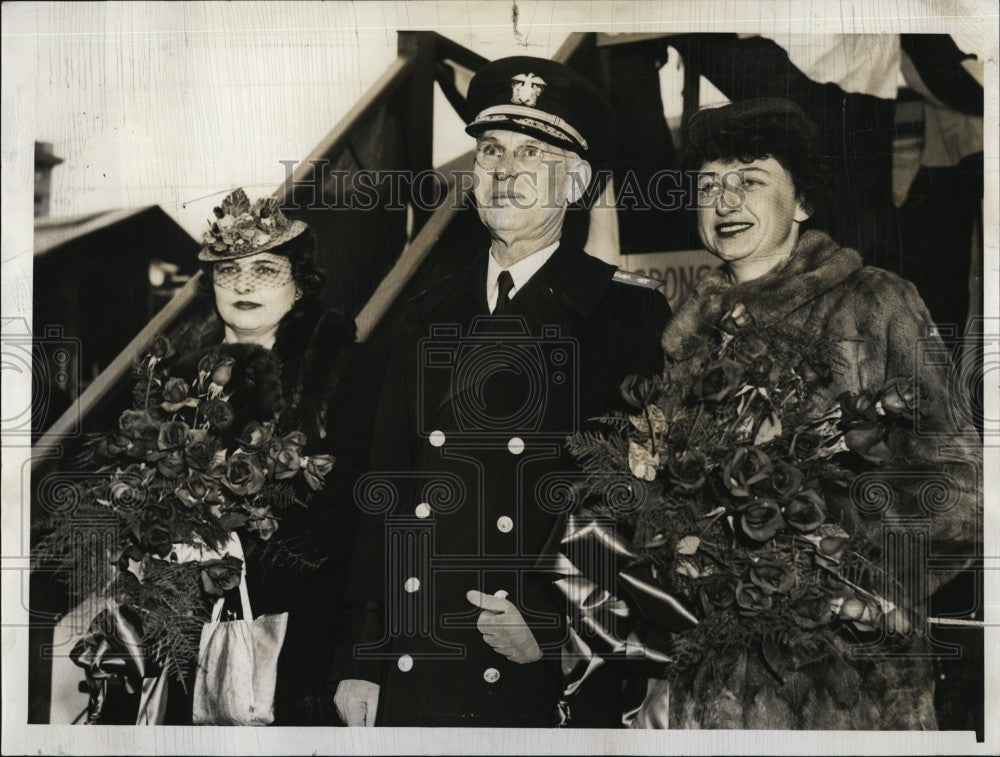 1942 Press Photo Mrs Ann Guest Walsh Rear Adm William Tarrant Sponsor Ship - Historic Images