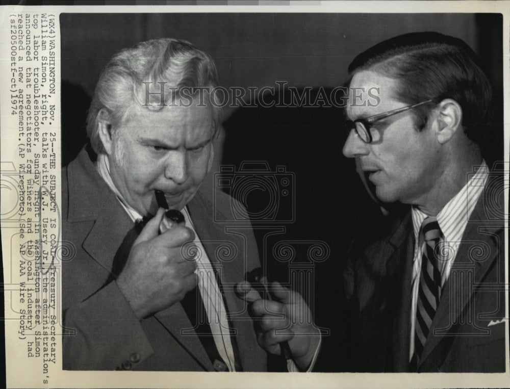 1974 Press Photo Tres. Sec William Simon &amp; WJ Usery - Historic Images