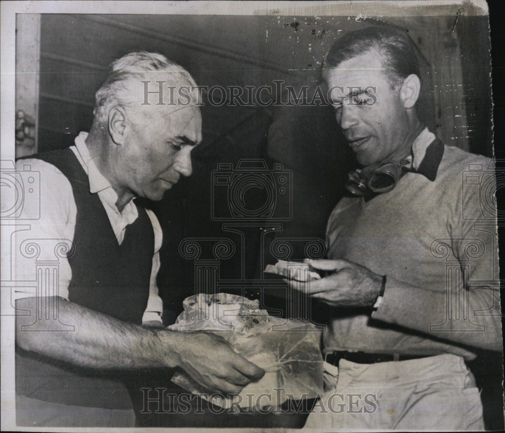 1954 Press Photo Pierro Taruffi & Porfirio Rubirosaa at Grand Prix - Historic Images