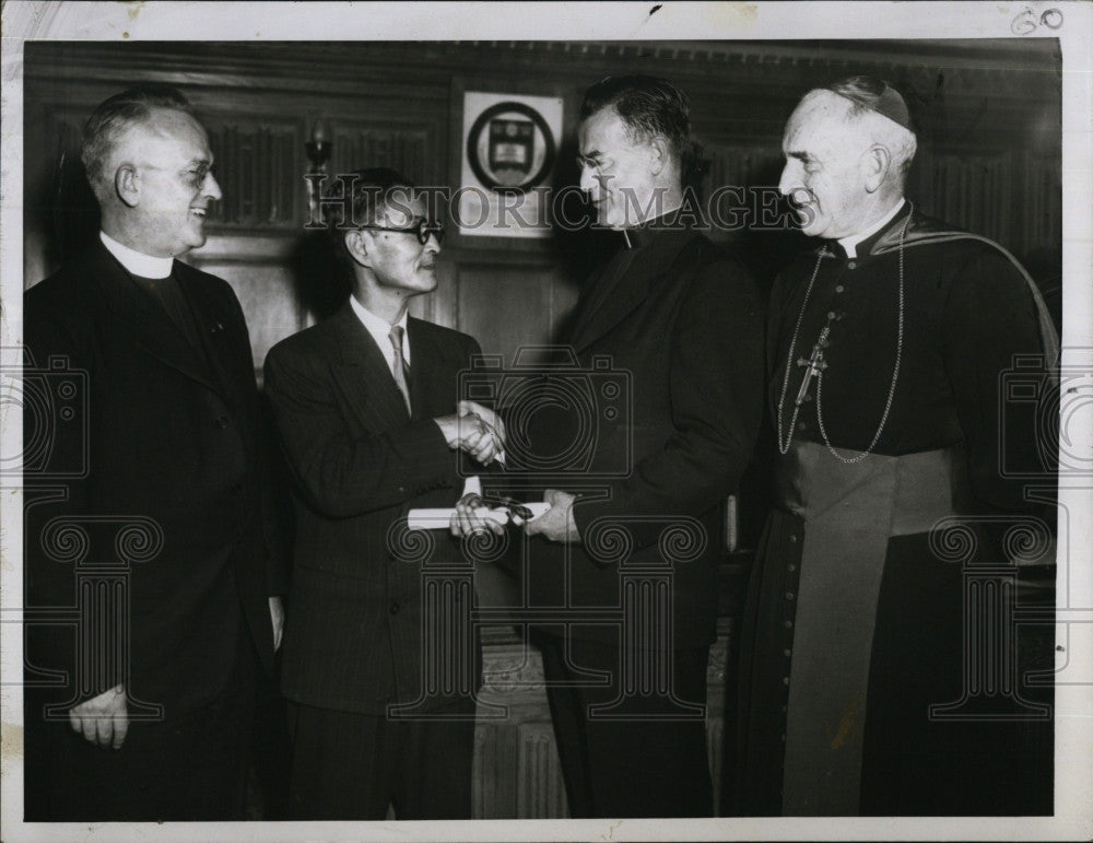 1950 Press Photo REv Wm Keneally, Dr F K Tanaka &amp; Rev Wm Keleher,BShpMcKenzie - Historic Images