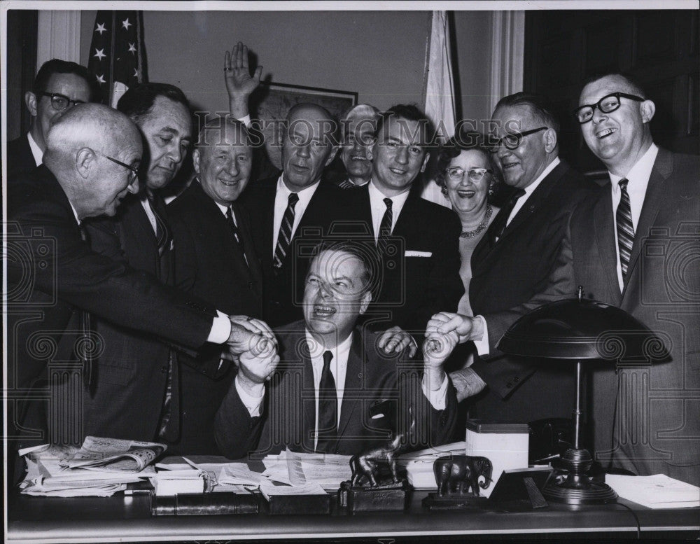 1963 Press Photo GOP Floor Leader Sidney Curtiss and Supporters - Historic Images