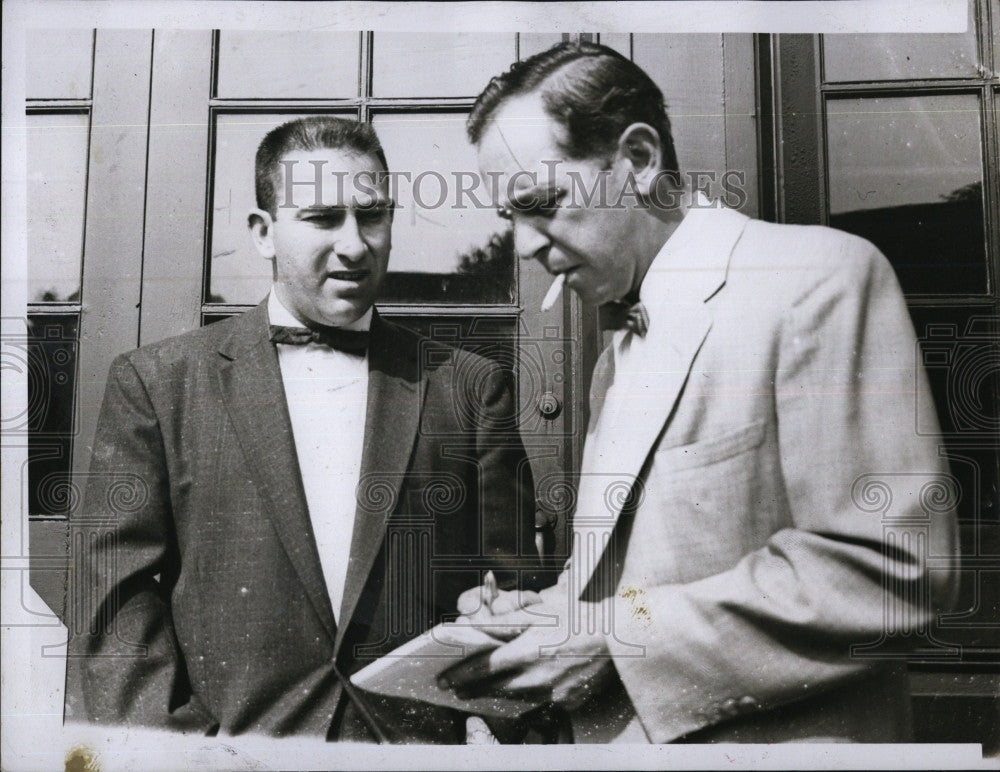 1955 Press Photo Officer reed Snow gets 6 monts for shakedowns - Historic Images