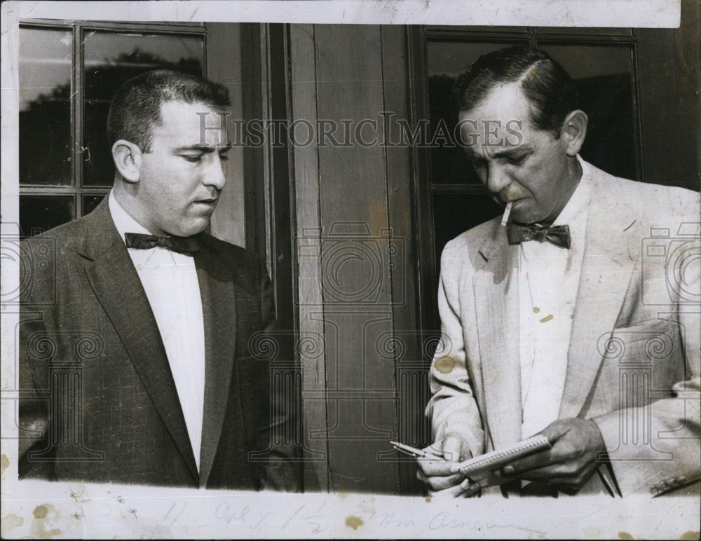 1955 Press Photo Officer Fred Dow &amp; reporter Ed Corsetti - Historic Images