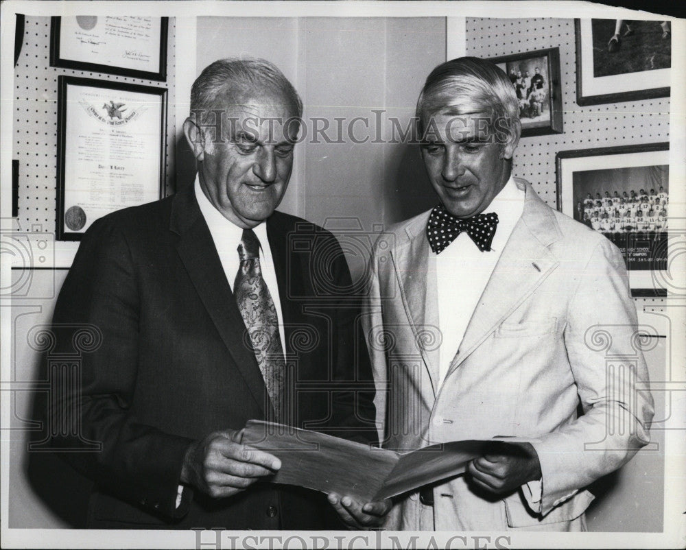 Press Photo Registrar of Motor Vehicles John V Dow President of the Mass - Historic Images