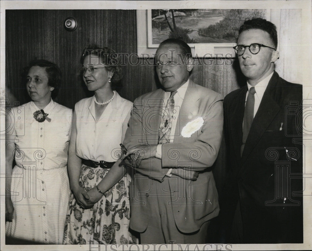 1957 Press Photo Bank Tellers Newton Bank Bennett Kaiser Ladabouche Donald - Historic Images