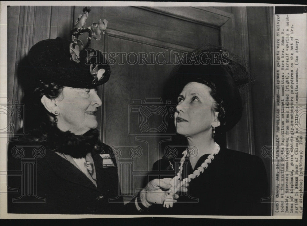 1949 Press Photo Elephant Gadgets Republic National Committee Women Baur Donald - Historic Images