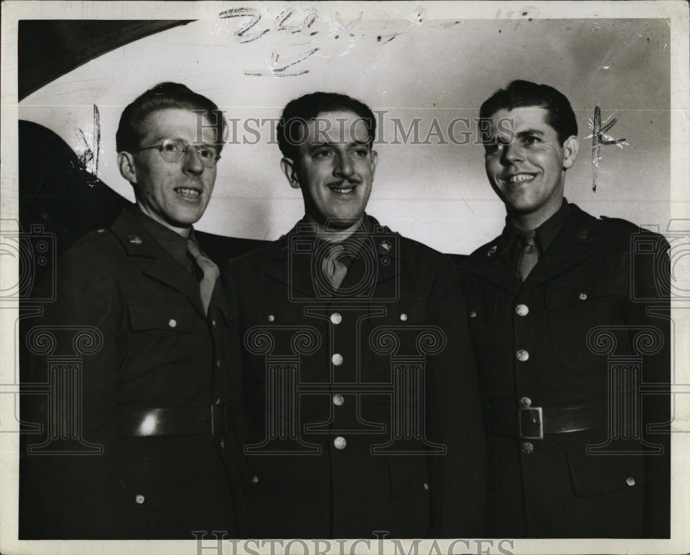 1948 Press Photo Cpl Charlie Dornan,Pvt Jim Isala &amp; PFC Leo Dornan - Historic Images