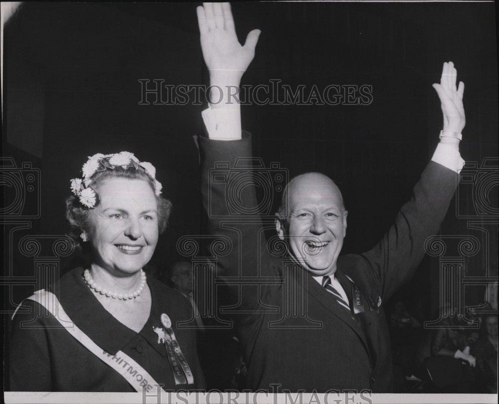 1960 Press Photo Howard Whitemore Jr & wife of Newton, Mass - Historic Images