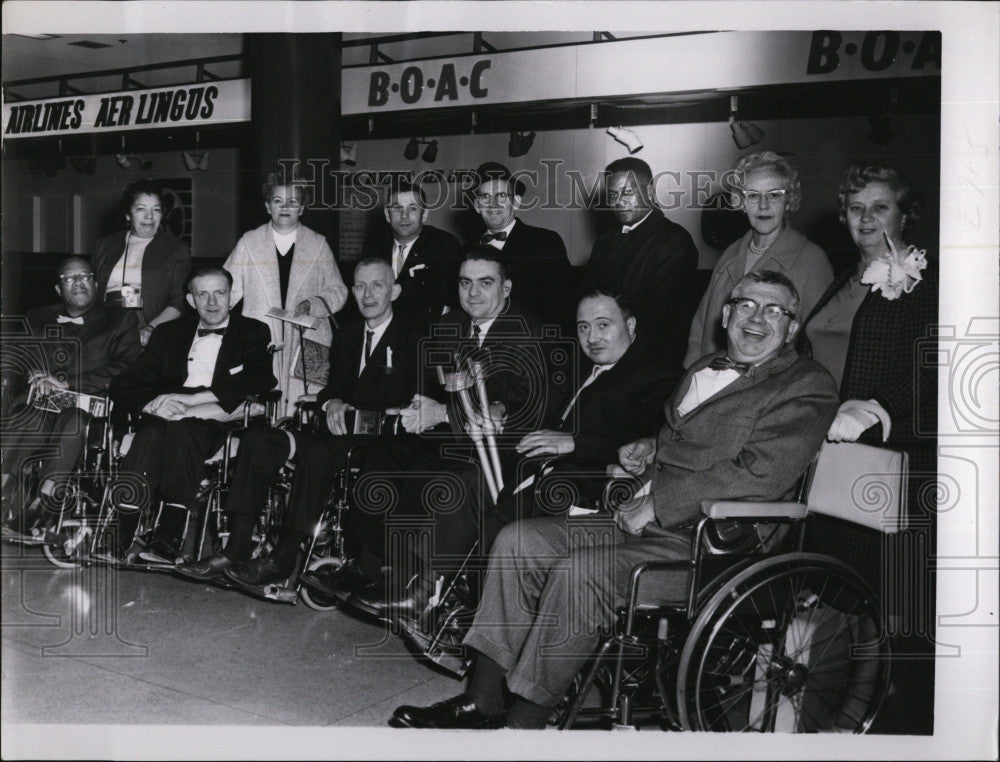 1964 Press Photo Lassiter, Mitchell, Whelton, Yule, Cunningham at Airport - Historic Images