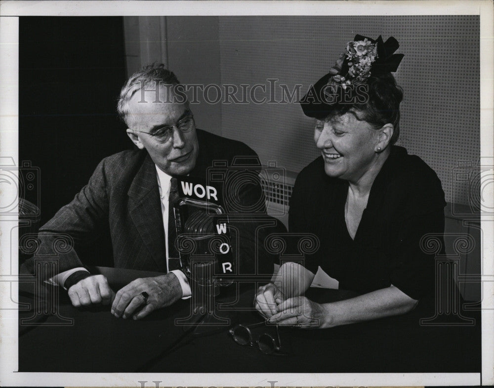 1944 Press Photo Vermont Gov William H Wills &amp; Bessie Beatty - Historic Images