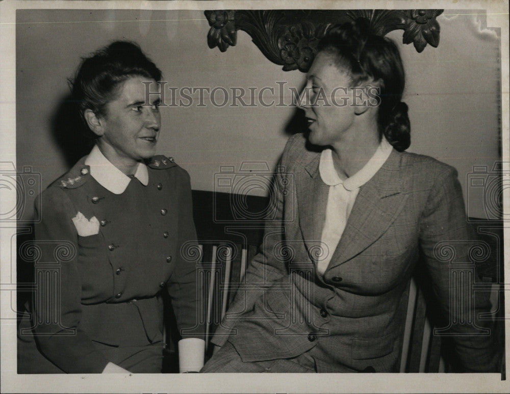 Press Photo Capt Alma Willoughby &amp; Capt Jaqueline Cottrell - Historic Images