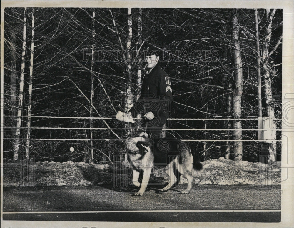 Press Photo Somerville Police Sergeant James Patosky Dog Apache Child Search - Historic Images