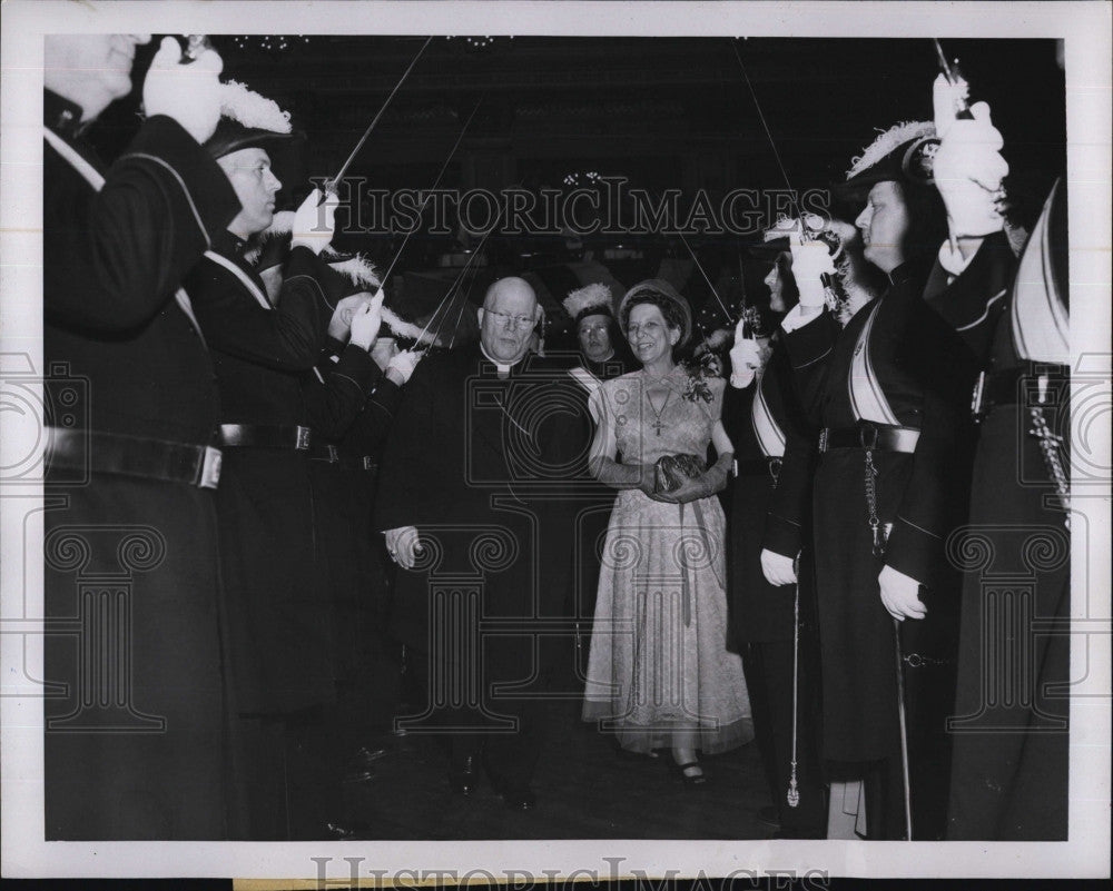 1949 Press Photo Dennis  Cardinal Doughtery &amp; Mrs C Fosy - Historic Images