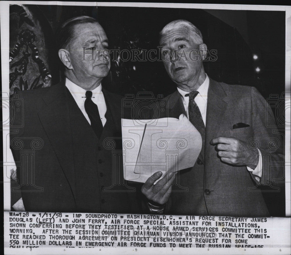 1958 Press Photo Air Force Secretary James Douglas and John Ferry in meeting - Historic Images