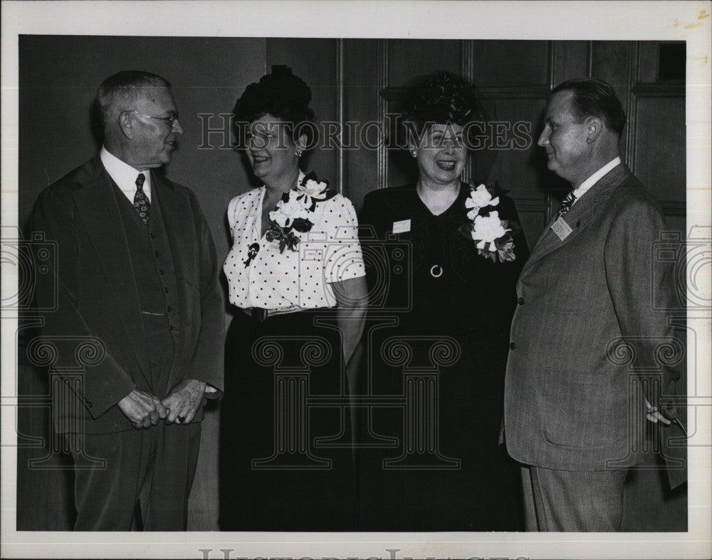 1945 Press Photo Mrs. Dudley Dorr, Mrs. Kraus, Alice Bond, Wallace Campbell - Historic Images