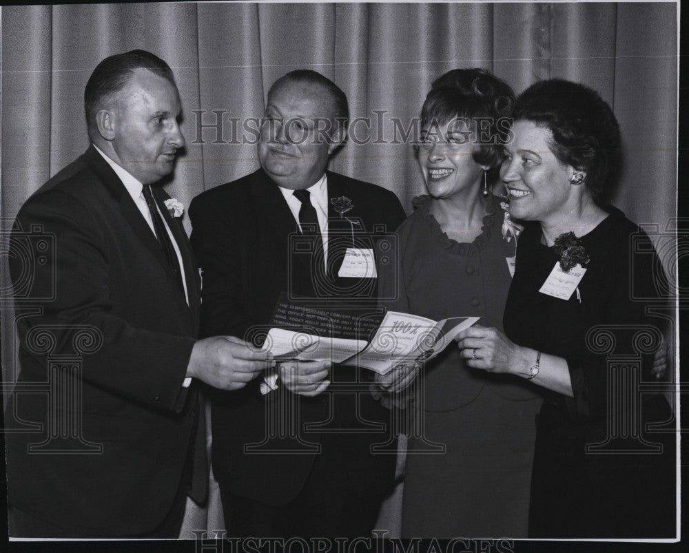 1966 Press Photo Farnk Doroughty, Mrs. Hasebrook, Helene Miller - Historic Images