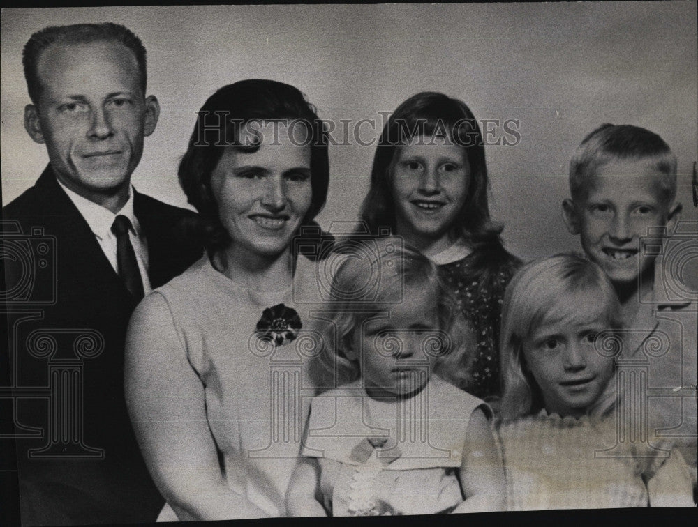 1969 Press Photo USAF Sgt John Faderstromm&amp; his family - Historic Images