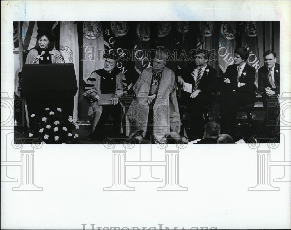 1986 Press Photo Corazon Aquino of Philippines at Harvard - Historic Images