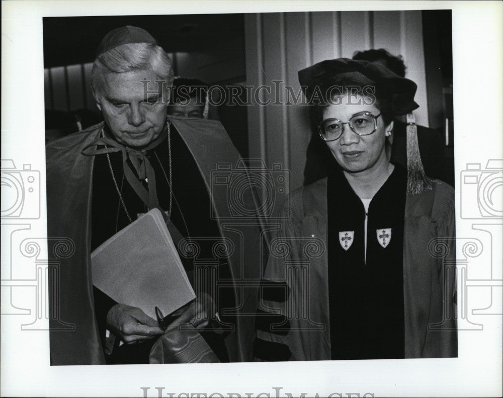 1986 Press Photo Cory Aquino gets honorary law degree at Boston University - Historic Images