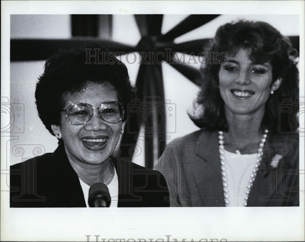 1986 Press Photo Cory Aquino, Caroline Kennedy - Historic Images